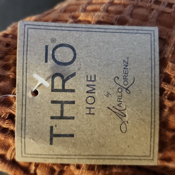 20"x20" Oversize Riley Washed Linen Flange Square - Picture 8 of 8